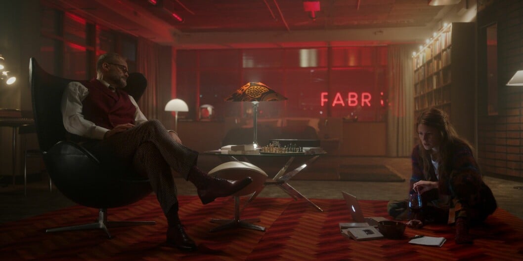 Referenzen aus den 60ern und Neon werden in Hjersons Wohnung eine gute Mischung sein. Referenzen aus den 60ern und Neon werden in Hjersons Wohnung eine gute Mischung sein.