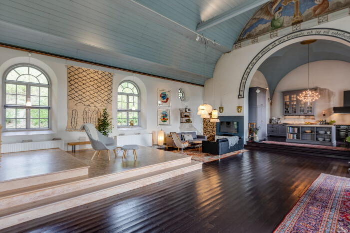 Renoverad kyrka till salu