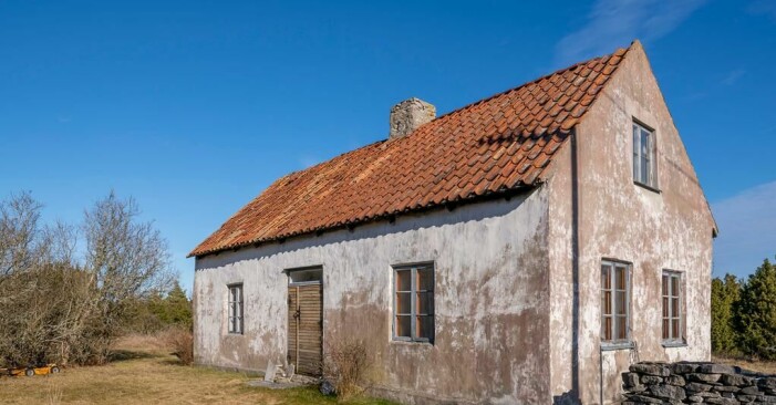 Huset är ett orört kalkstenshus med stor potential. renoveringsobjekt gotland