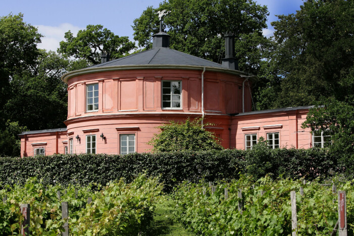 Den populära trädgården ligger i närheten av av slottet som bär samma namn. Rosendal trädgård.