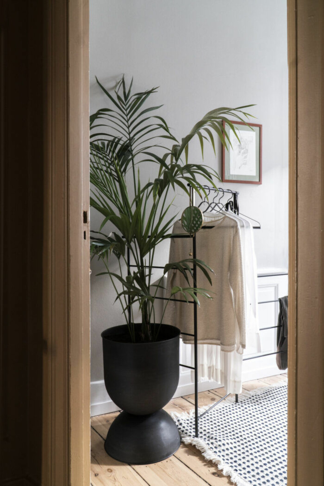 Foto: Ferm living Gruppera inredning kring klädhängaren