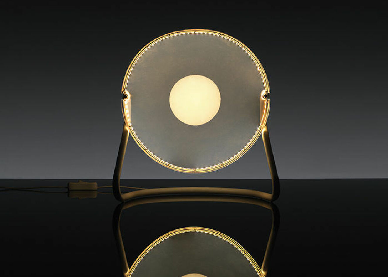 Lampa från Ikeas kollektion Rumtid