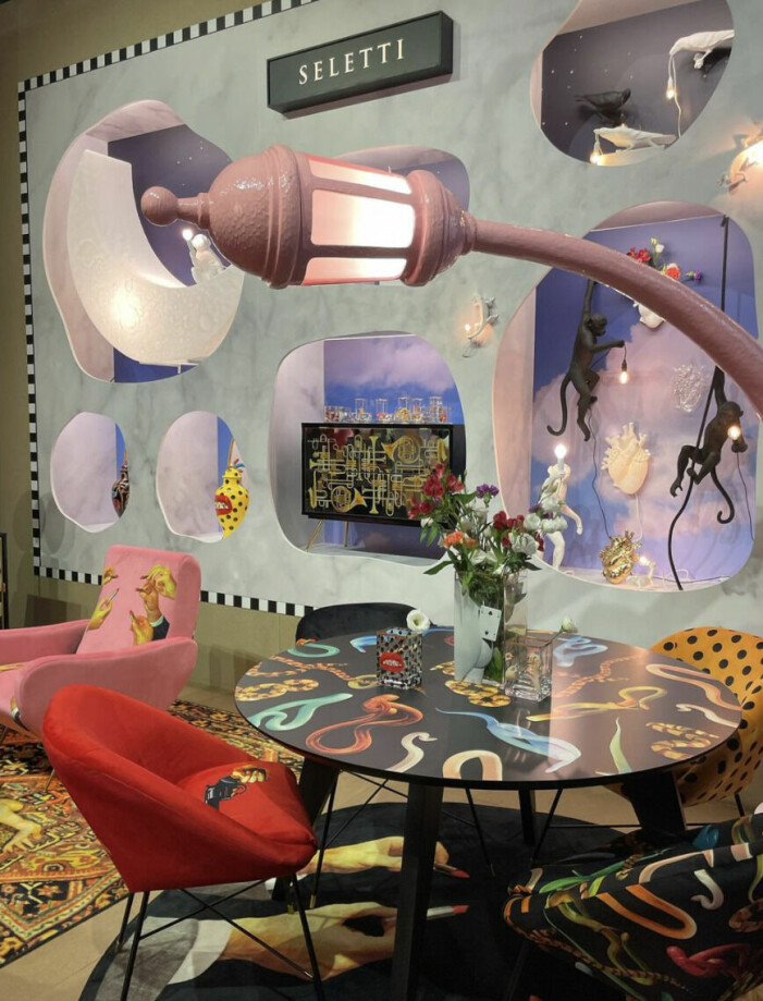 Maximalistisk mönsterfest var det här! Italienska Seletti tog ut svängarna rejält. Foto: Seletti. Salone del Mobile 2021, inredningstrender 2022 mönster