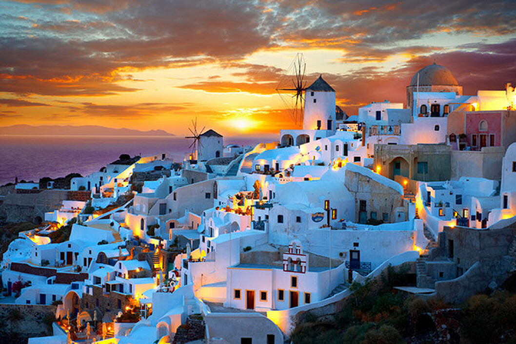 Ön i egeiska havet bjuder på fantastiska solnedgångar. santorini