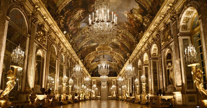 Versailles i Frankrike är lika vackert på insidan som utsidan. Versailles, Frankrike