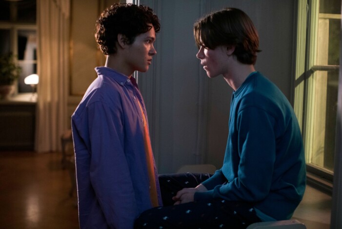 Omar Rudberg och Edvin Ryding i <em>Young royals.</em> Young royals med Omar Rudberg och Edvin Ryding i huvudrollerna.
