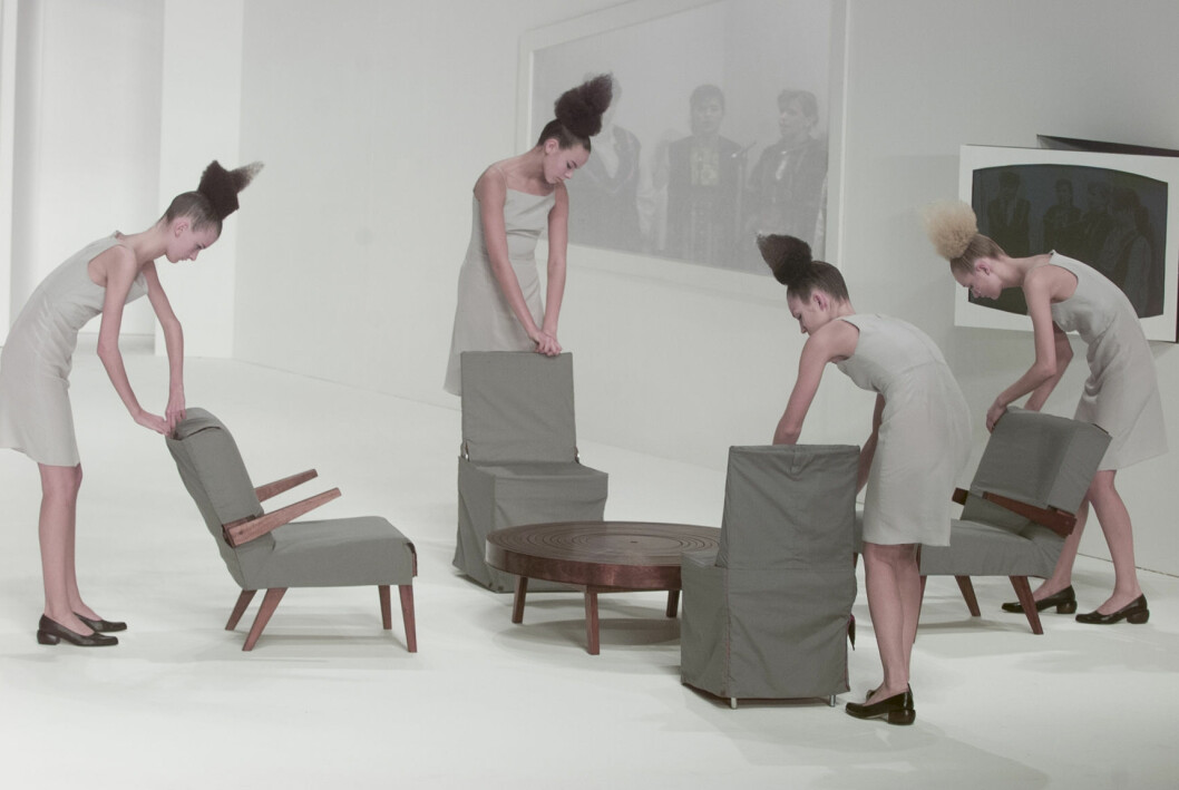 Foto: Alastair Grant/Associated Press/TT Hussein Chalayan Chair Dresses