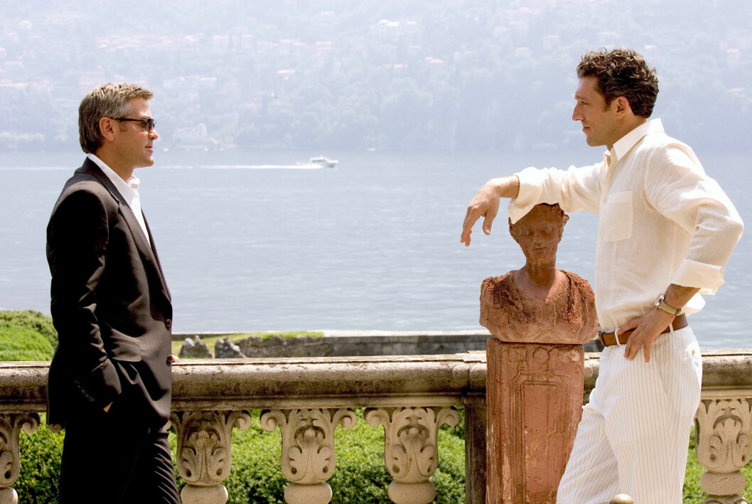 George Clooney i en scen ur filmen Oceans Twelve. George Clooney i en scen ur filmen Oceans Twelve.