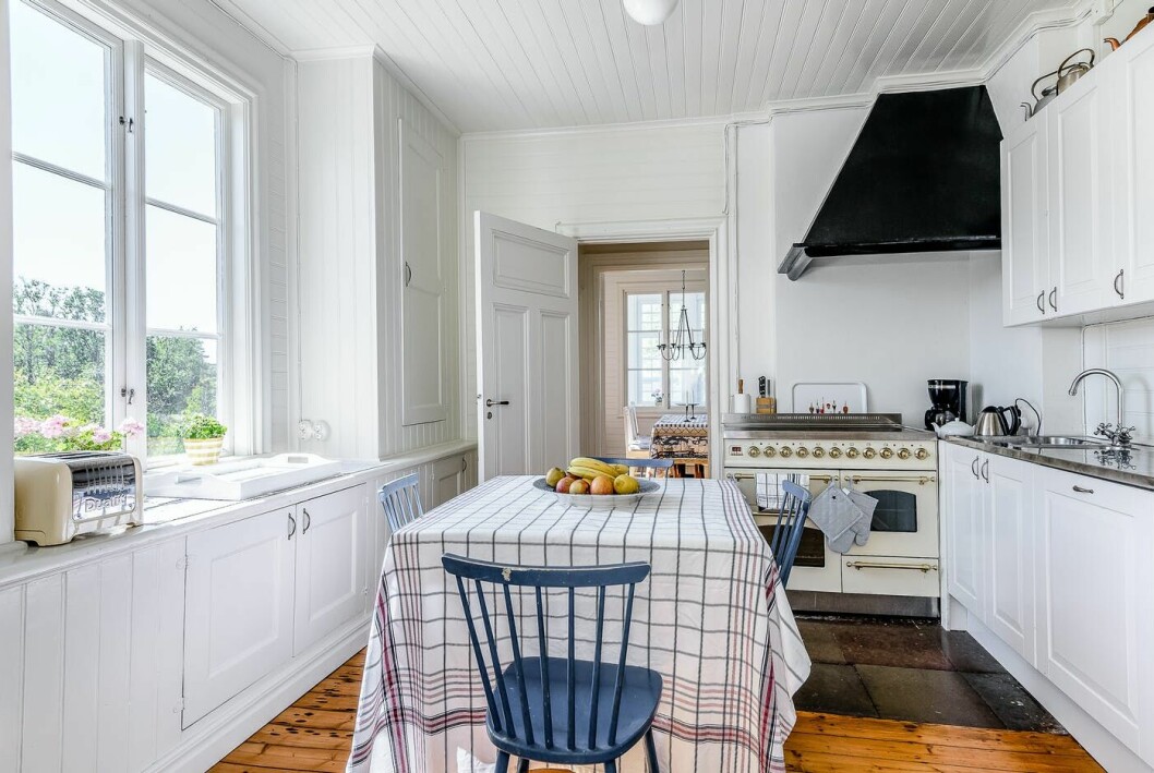 Ett lantligt skärgårdskök. Sekelskiftesvillan på ön i Sandhamns skärgård
