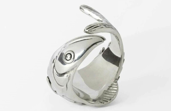 Servettring i design av Charlotte Lynggaard Fisk, 800:-, Svenskt tenn. Servettring i design av Charlotte Lynggaard Fisk, 800:-, Svenskt tenn.