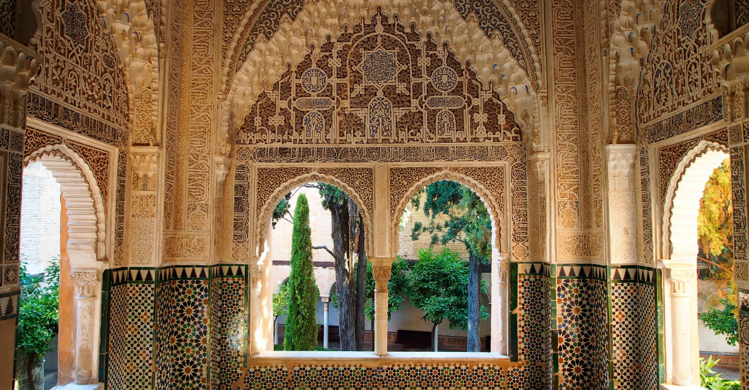 Alhambra i Spanien är verkligen ett måste för den arkitektintresserade. Alhambra i spanska området Andalusien
