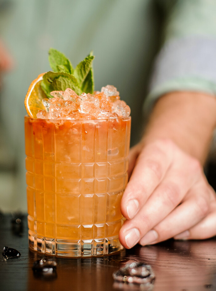 Härligt orange drink med söt persika och syrlig grapefrukt. Läskande cocktail med persika till midsommar