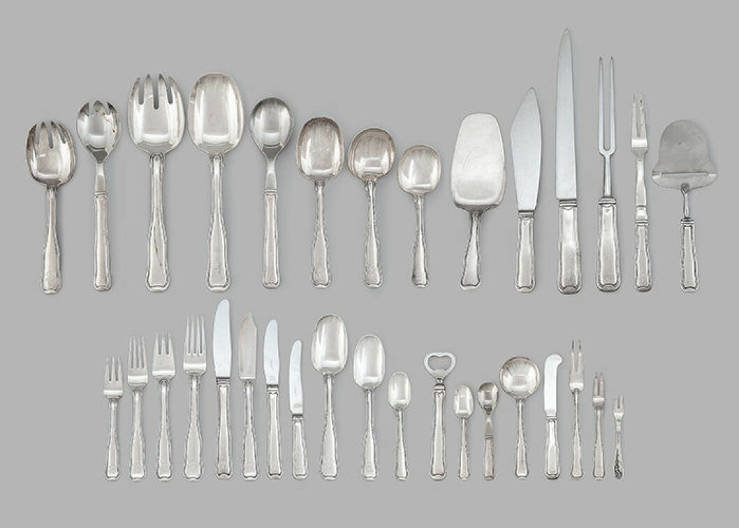 Bestickuppsättning i silver om 170 delar från Georg Jensen. Klubbades för 45 000 kronor. Foto: Bukowskis Bestickuppsättning i silver från Georg Jensen.