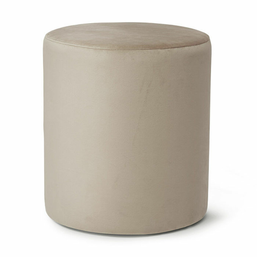 Beige sittpuff i sammet från Åhléns