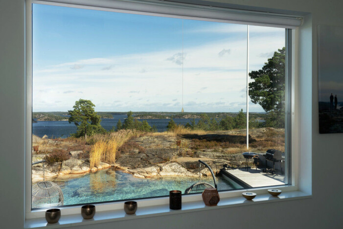 Den harmoniska utsikten är utmärkande för hemmet. Sjöutsikt Stockholm
