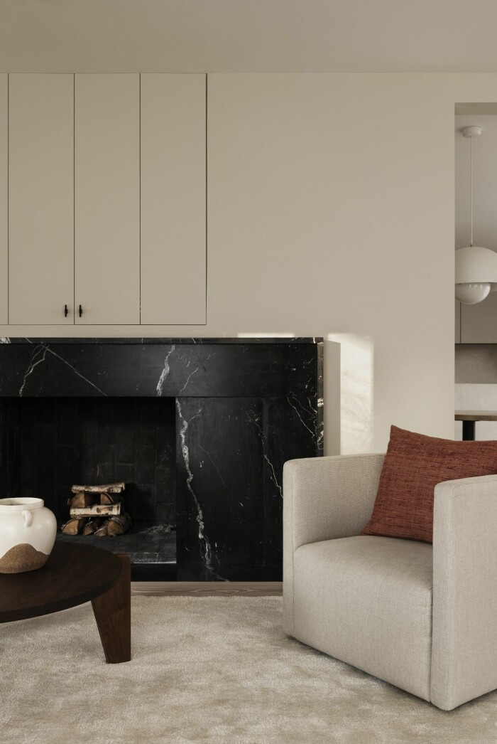 En lyxig och varm, skandinavisk minimalism är stilen många älskar just nu. Foto: Erik Lefvander Styling: Daniel Östman Syns i: <a target="_blank" href="https://www.residencemagazine.se/hemma-hos/mjuka-linjers-estetik—kika-in-hemma-hos-filippa-von-heidenstam/5995615">Mjuka linjers estetik – kika in hemma hos Filippa von Heidenstam</a> skandinavisk beige minimalistisk inredning