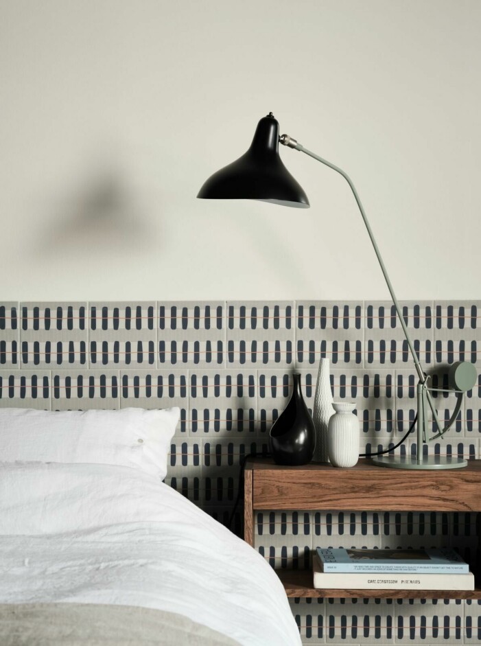 Note design studio har uppdaterat Stig Lindbergs mönsterklassiker – och skapat en stilsäker sänggavel. Foto: Bricmate. Så skapar du ett jordnära sovrum, mönster