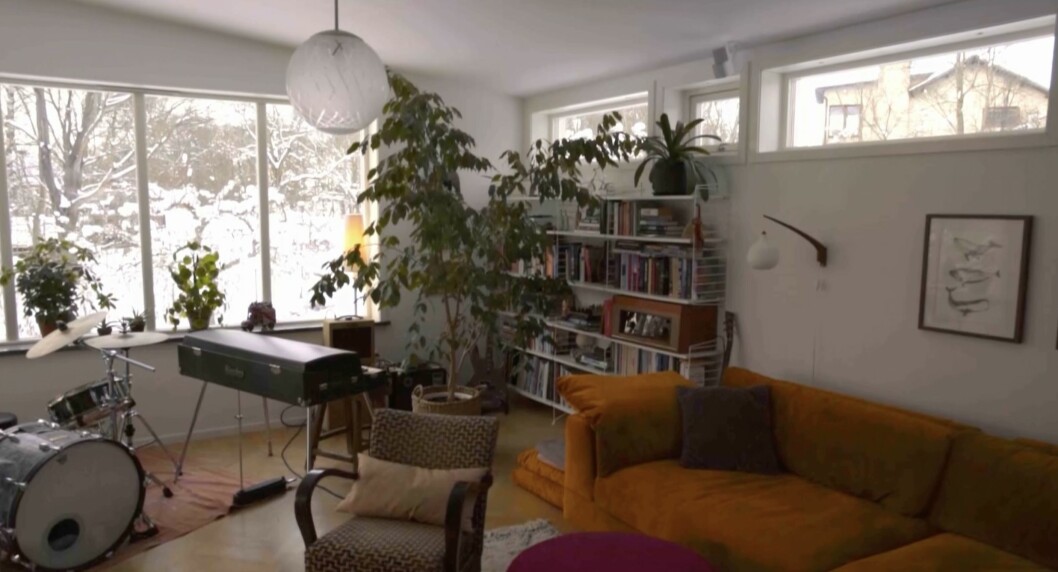 Parets musikaliska personligheter är närvarande i hemmets inredning. Vardagsrummet hemma hos Kerstin och Anders Lundin.