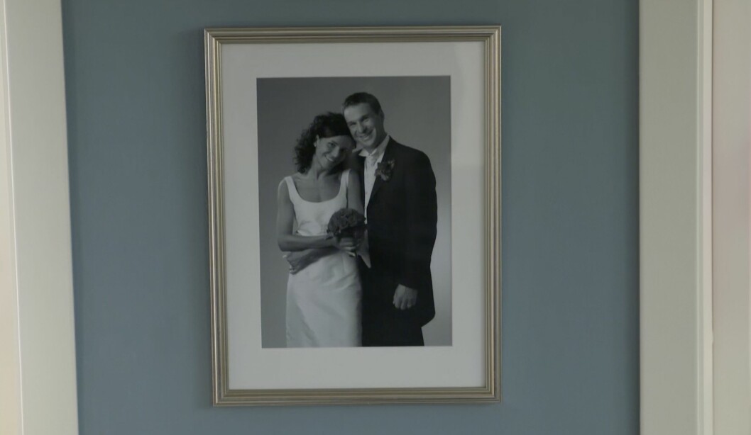Bröllopsbilder på paret Lundin. Bröllopsbilder hemma hos Kerstin och Anders Lundin.