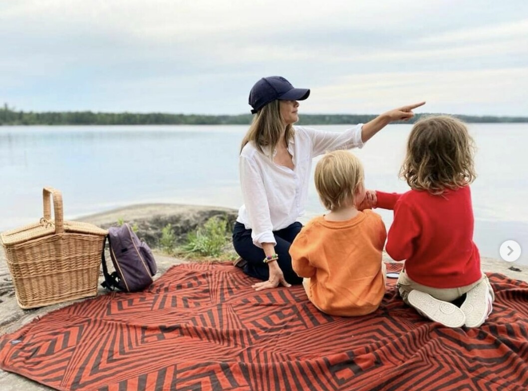 Sofia och småprinsarna Gabriel och Alexander på picknick i Nynäs naturreservat.
