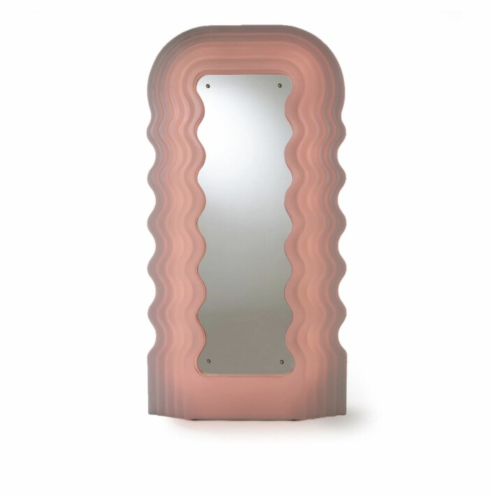Foto: Nordiska Galleriet Ultrafragola Mirror av Ettore Sottsass Jr.