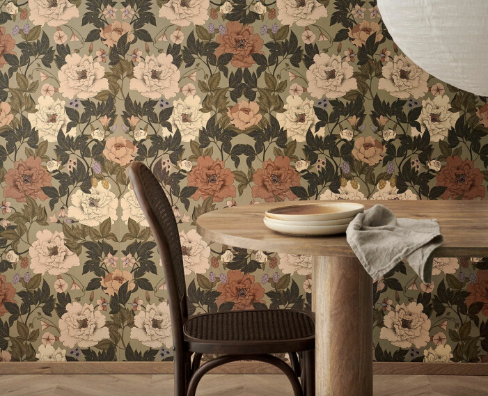 Tapeten Molly från Ellos är en varm tapet med blommigt mönster. <a target="_blank" href="https://www.ellos.se/wallpaper-by-ellos/tapetprov-molly-multi/1664879-01#zoom">Läs mer om den här</a>. tapeten molly ellos