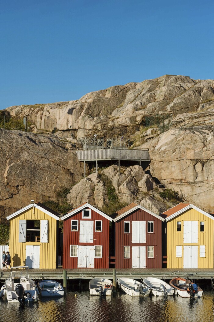 Längst in på Smögenbryggan ligger Sveriges mest fotograferade sjöbodar. Längre ut ligger bland annat krogen Skäret, en av A part of the art-grundarnas favoriter i Bohuslän. Smögenbryggan, sjöbodar. Bohuslän.