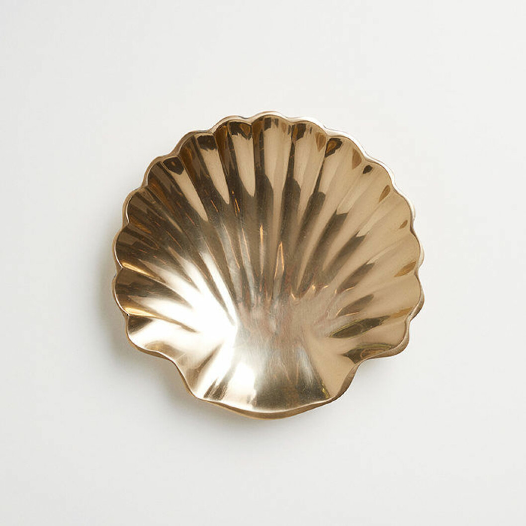Snäckformat fat i guld från H&M Home
