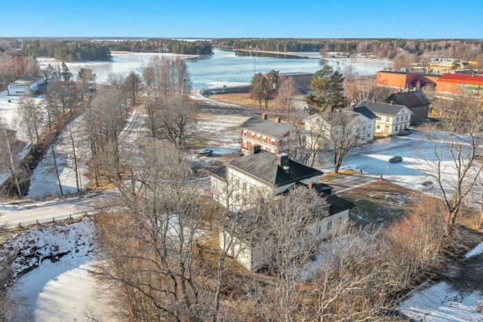 Sekelskiftesfastigheten har nyttjats som både restaurang och hotell. Gamla brukshotellet i Söderfors