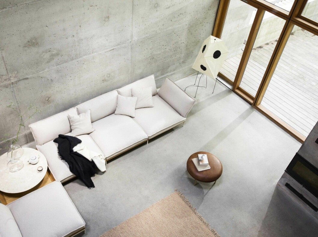 Soffa Jord, design Lucca Nichetto, pall Tiki, design Andreas Engesvik, matta Ropemaker, design TAF Arkitekter, glasvaser Pluto, design Andreas Engesvik.