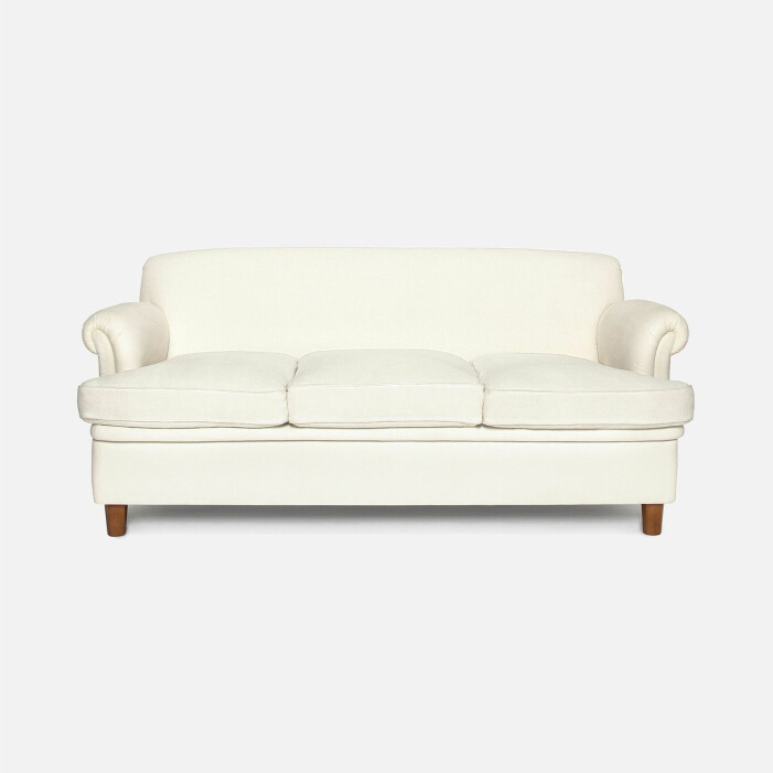 Soffa från Svenskt tenn, 86 500 kr. Soffa från Svenskt tenn, 86 500 kr.