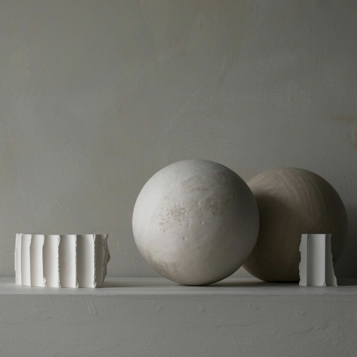 Spahera white av Laurie Poasts Art objects. Spahera white av Laurie Poasts Art objects.