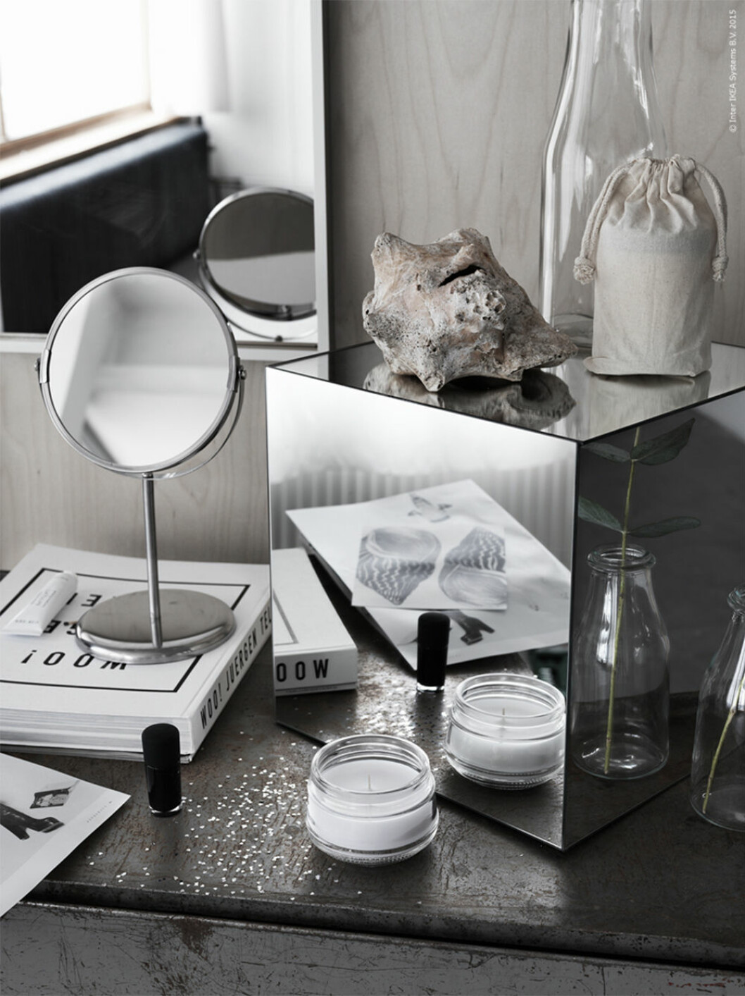 Stilfullt med spegelglas i hemmet. Foto: Ragnar Ómarsson för <a href="https://livethemma.ikea.se/trend-speglar/" target="_blank" rel="noopener">Ikea Livet Hemma</a> DIY spegelkub ikea hack