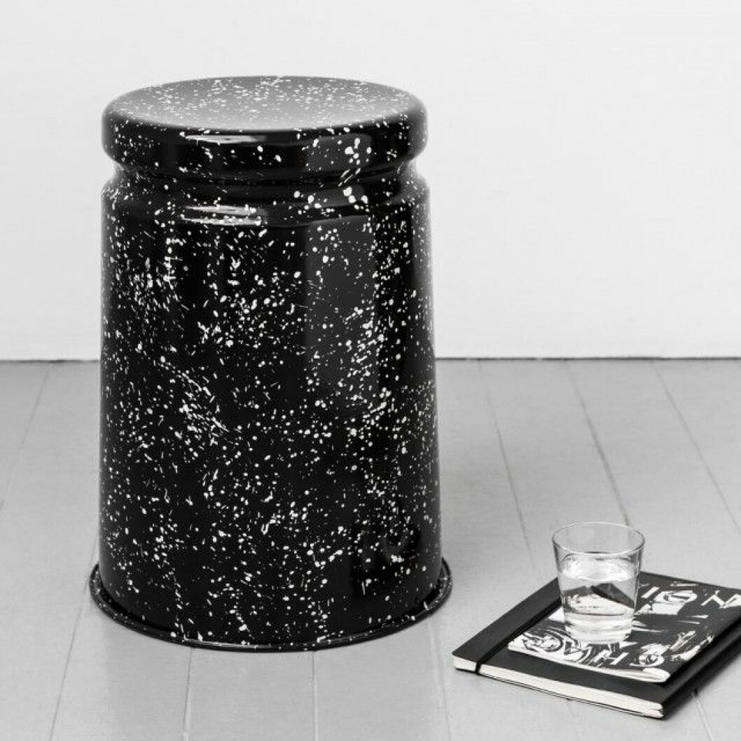 Foto via: Dezeen splatter-stool-max-lamb-hem-furniture-design_dezeen