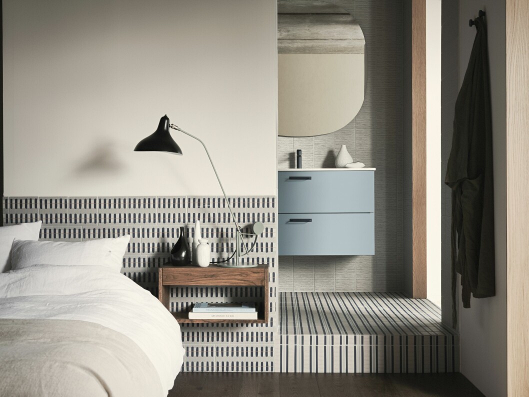 Bricmates granitkeramik har fått mönster ur Stig Lindbergs rika produktion tolkade av Note design studio. Här syns railing, lattice och filigran i blått.