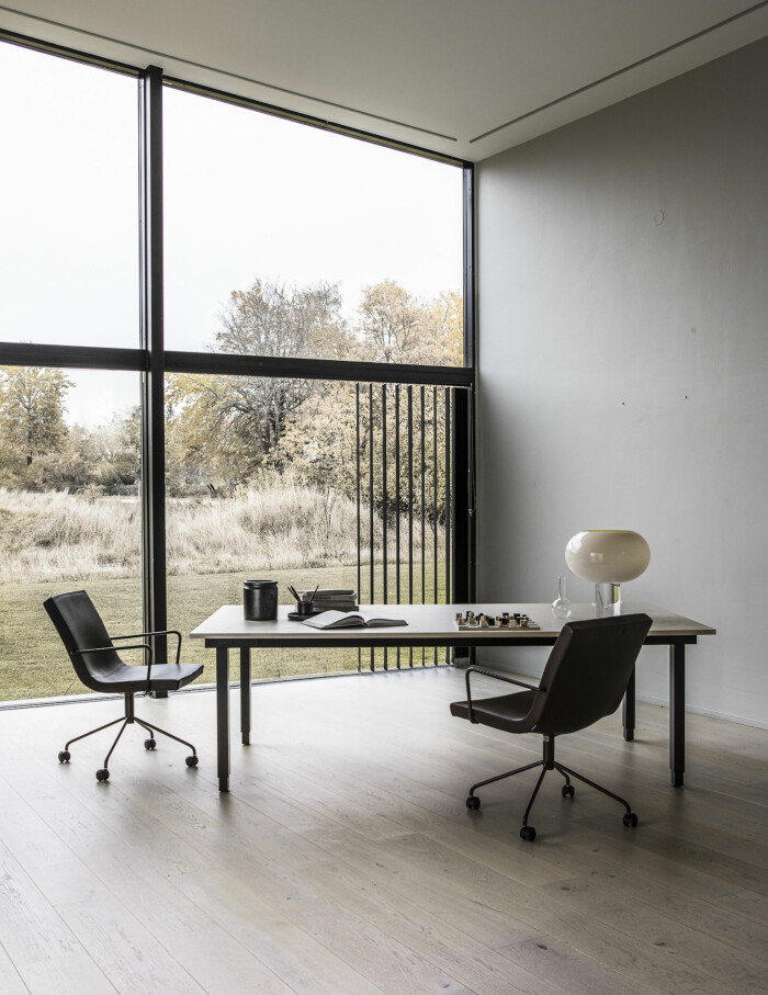 stort skrivbord från swedstyle high-end för hemmakontor