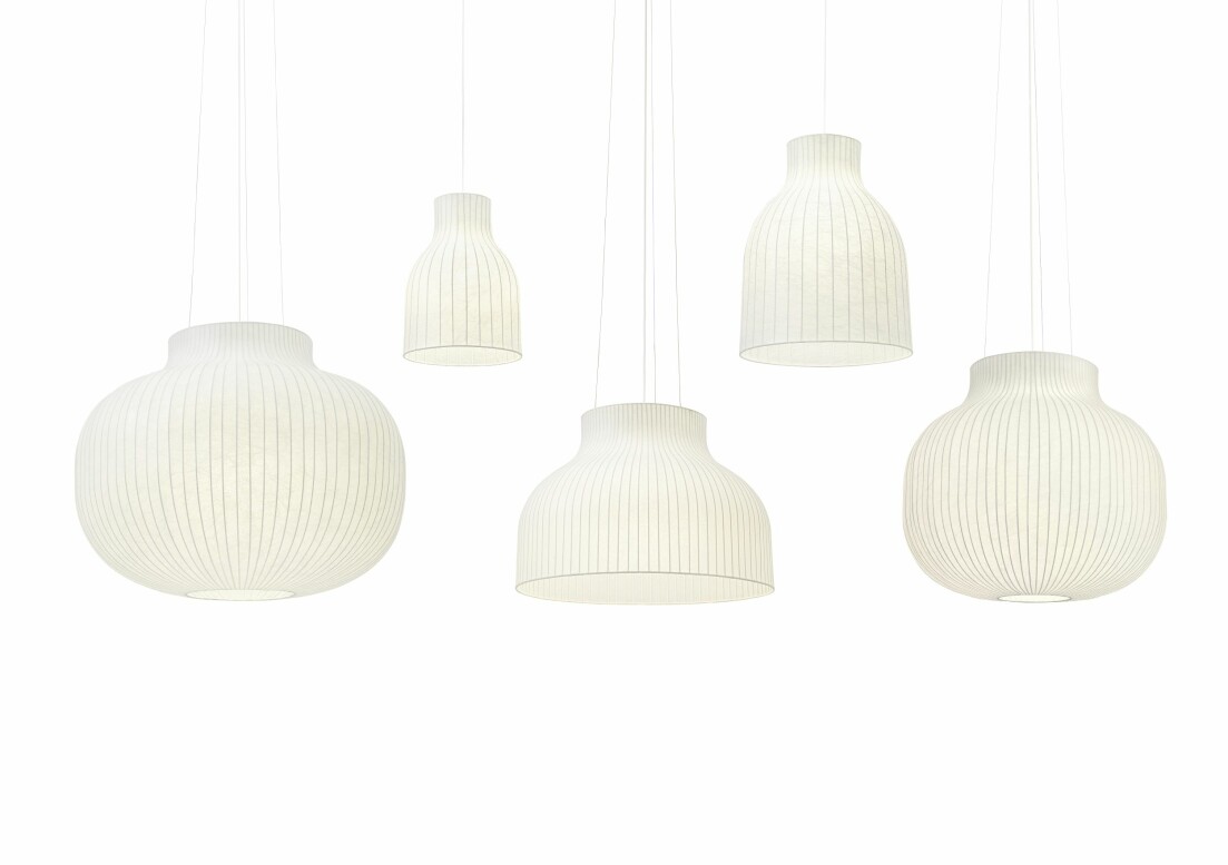 Fem taklampor som ger ett behagligt sken från Muuto. fem taklampor i vitt från Muuto