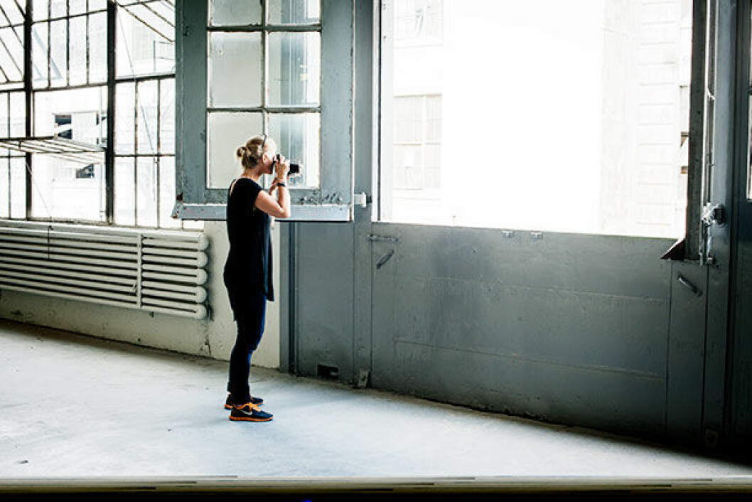 <em>»Även om det är jobbigt att resa så mycket som jag gör, är det i slutänden värt det. Jag blir lycklig varje gång jag kommer hit«, säger Pia, här i sin studio i Brooklyn. </em> Studio i brooklyn