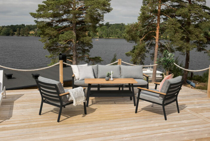 svart loungegrupp med fåtöljer