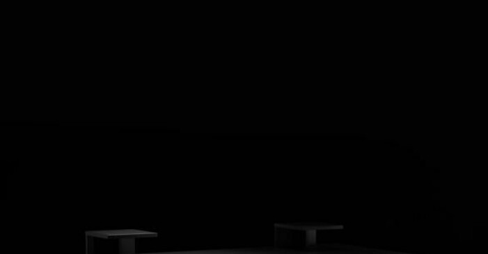 Skrivbordet <span class=" italic" data-lab-italic_desktop="italic">Obegränsad </span>med utdragbar hylla under och två högtalarrställ ovanpå. SHM ikea samarbete