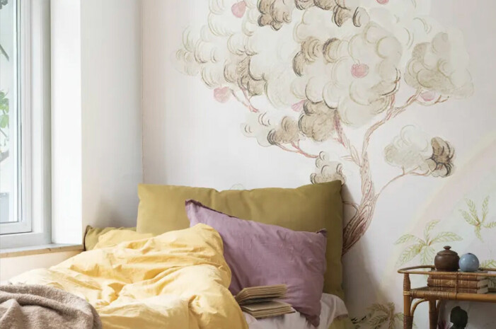 En tapet för barnrum med ett lekfullt mönster i pastellfärger, från Rebel Walls. <a target="_blank" href="https://rebelwalls.com/se/muraler/kategori/natur/djur/unicorn-dream-bubblegum">Läs mer här</a>. Barntapeten Unicorn Dream från Rebel Walls