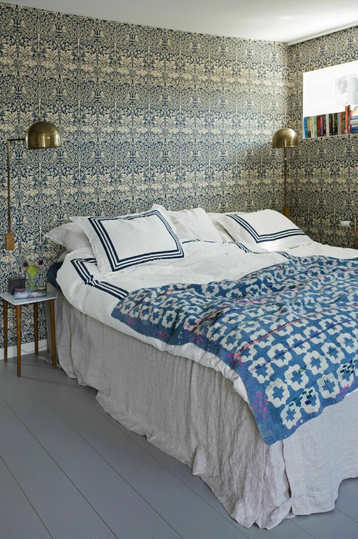 Foto: Pernilla Wästberg. Syns i<a target="_blank" href="https://www.residencemagazine.se/hemma-hos/hemma-hos-skanor-paret-moritz/7979104"> "Djärva tapeter, loppisfynd och arvegods – kika in i charmiga villan i Skanör"</a>. Tapet till sovrum