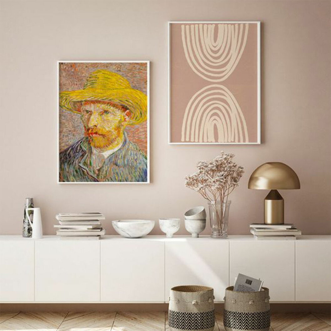 Foto och motiv: <a href="https://www.instagram.com/dearsam_official/?hl=sv" target="_blank" rel="noopener">Dear Sam</a> Tavelvägg med två tavlor