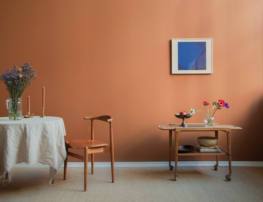 Vi kommer se mer av de varma brända tonerna i inredningar, här färgen <em>Terracotta</em> från Klint. terracotta väggfärg i bränd orange ton