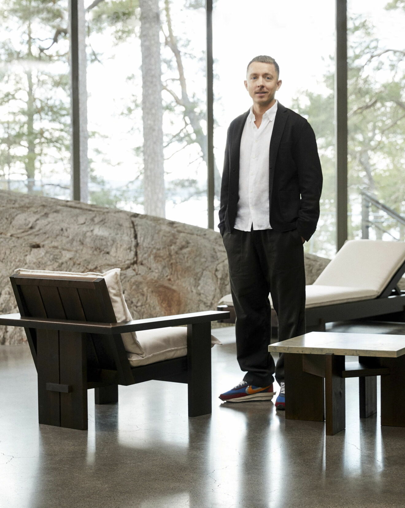 Andreas Martin-Löf med sin nya möbelkollektion för Jotex.