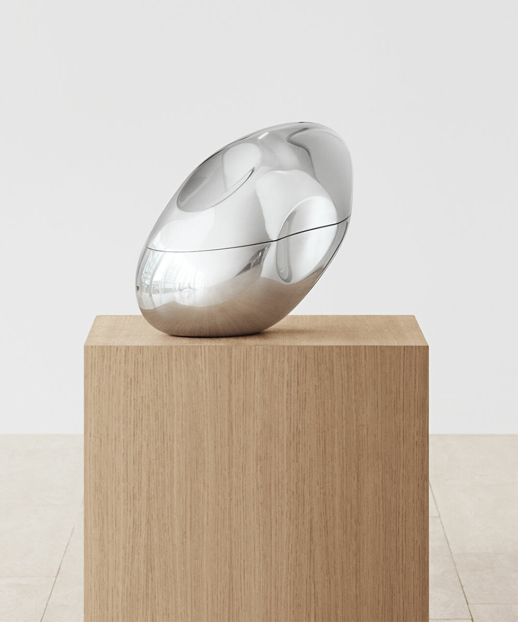 Elegant och praktisk. Det här konstverket gömmer en överraskning inuti. The Bed av Georg Jensen, Elmgreen, Dragset