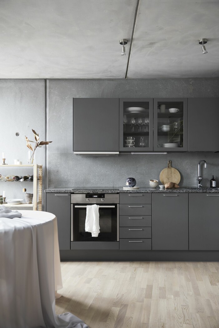 Den stackars betongen har haft ett oförtjänt dåligt rykte. Men i Ohboy-huset i Malmö kommer fördomarna på skam. Här skänker materialet värme och liv. Kök Ohboy-huset