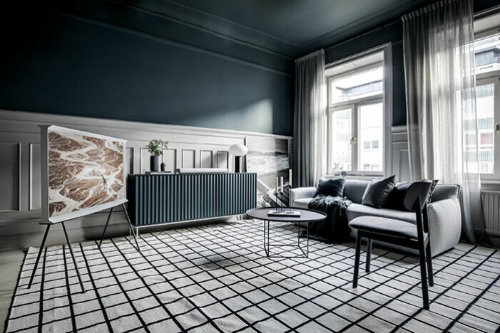 The Serif hemma hos Henrik Nero. Foto: Samsung Nordic. The Serif