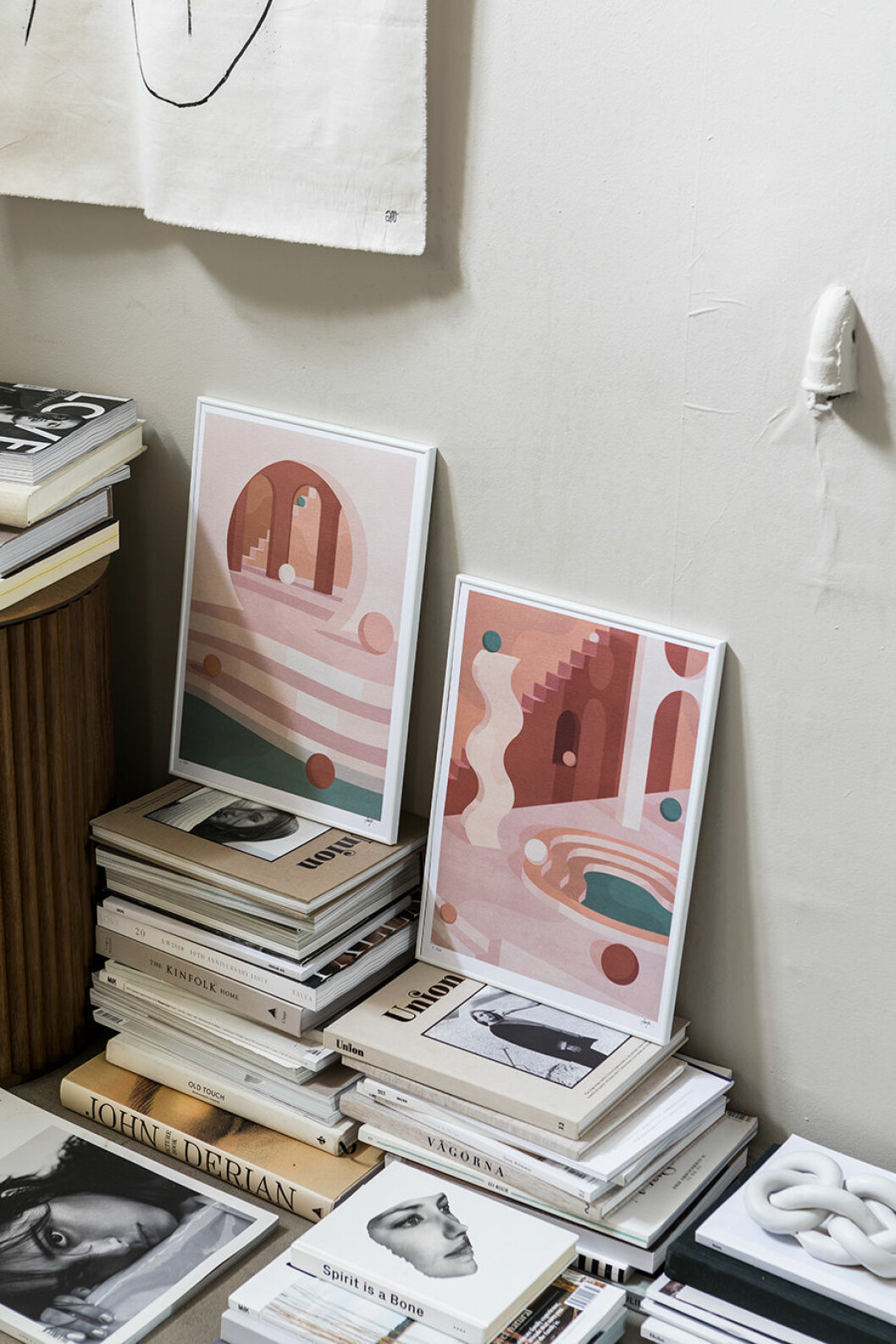 Charlotte Taylor, London. Illustrationer, A3 Upplaga om 21.<br>1250 kr.<img class="alignnone size-full wp-image-48810" src="https://files.residencemagazine.se/uploads/2018/09/THEODETO_MIKAEL-LUNDBLAD_2018090518873_hires.jpg" alt="THEODETO_MIKAEL LUNDBLAD_2018090518873_hires" width="900" height="1350" srcset="https://files.residencemagazine.se/uploads/2018/09/THEODETO_MIKAEL-LUNDBLAD_2018090518873_hires.jpg 900w, https://files.residencemagazine.se/uploads/2018/09/THEODETO_MIKAEL-LUNDBLAD_2018090518873_hires-87x130.jpg 87w, https://files.residencemagazine.se/uploads/2018/09/THEODETO_MIKAEL-LUNDBLAD_2018090518873_hires-768x1152.jpg 768w" sizes="(max-width: 900px) 100vw, 900px"> THEODETO_MIKAEL LUNDBLAD_2018090518928_hires