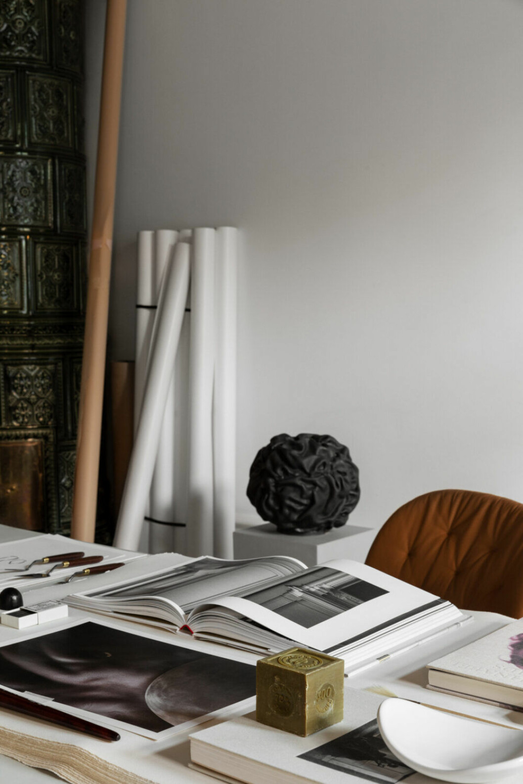 Sofia Tufvassons keramik var med i utställningen The Sculptors Residence under designveckan i Stockholm. Utställningen var ett samarbete mellan Dux och Menu som inreddes av Norm Architects. Sofia Tufvasson Sculptors residence